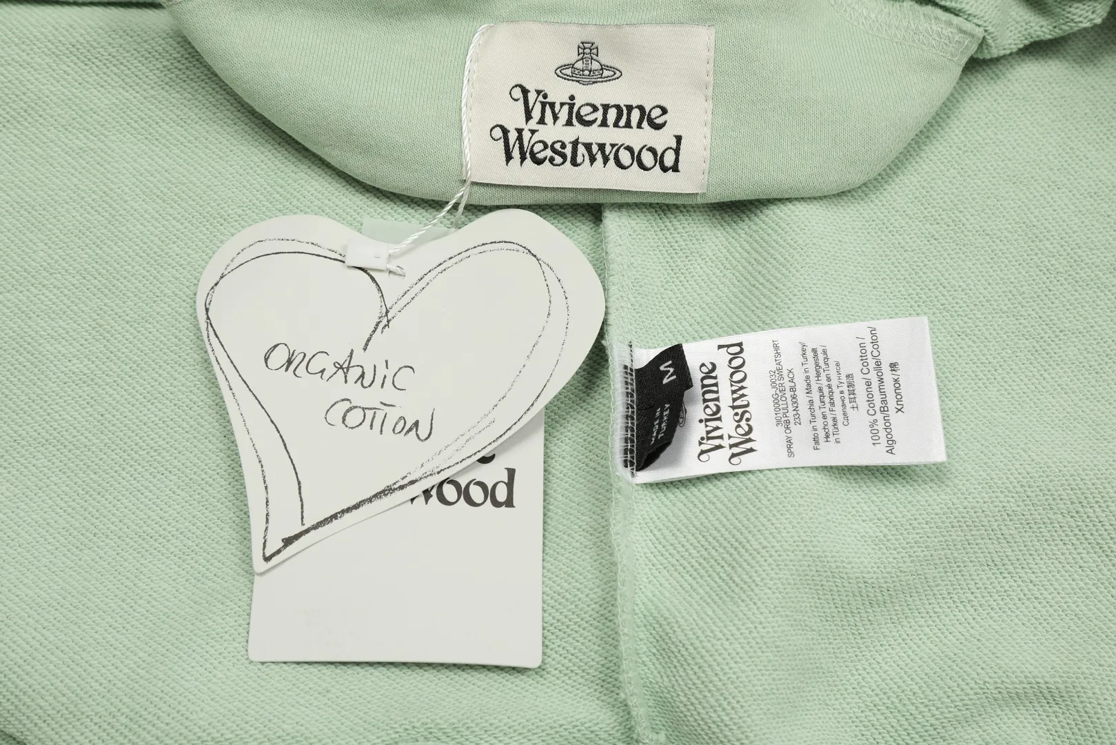 VIVI807# "Exclusive hot style" vivienne west wood West Queen Vivienne Saturn classic small label hooded sweatshirt 2024 top hot style No need to say more, directly open the details YB mold opening Correct seam collar details ⚠️The authentic product is the seam threaded neckline without a collar strip. Our family only makes the right version of the goods. We are careful to make sure that the first release of the Queen Mother of the whole network is correct. The full range of correct accessories and every detail is completely restored. Straight up to full Size: XS-L